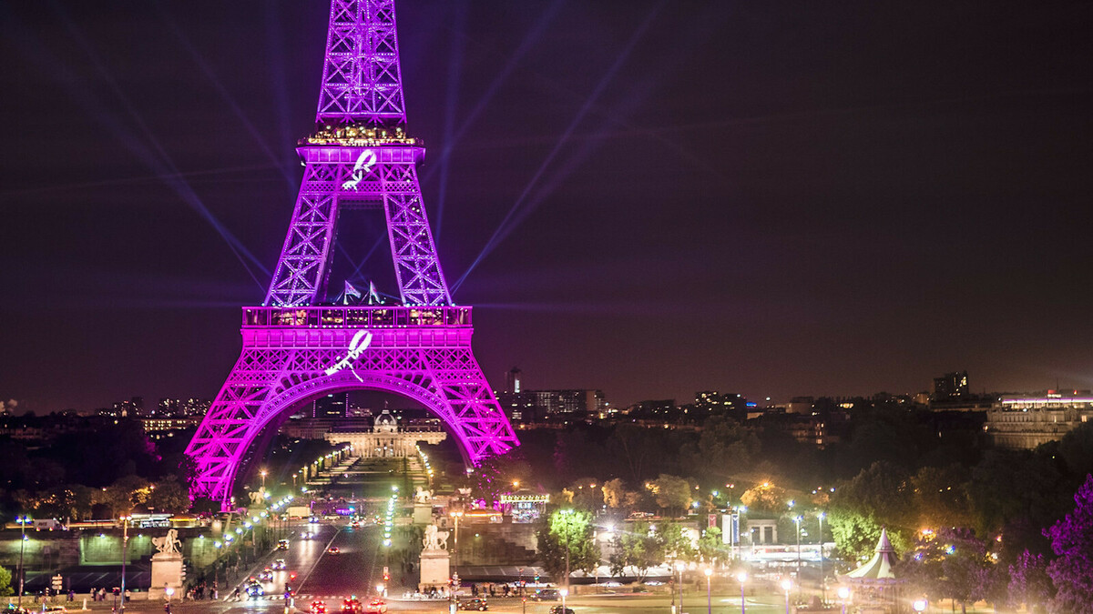 La Tour Eiffel Silluminera En Rose Pour Lutter Contre Le Cancer Du