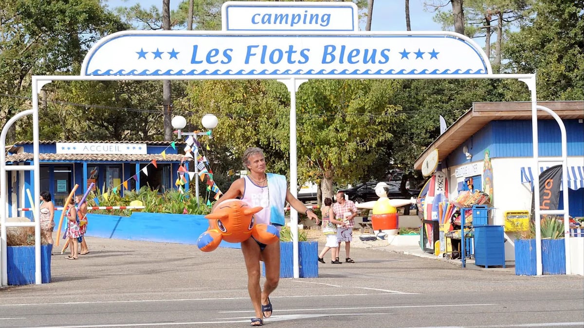 Tristesse Infinie Le C L Bre Camping Des Flots Bleus D Truit Par Les