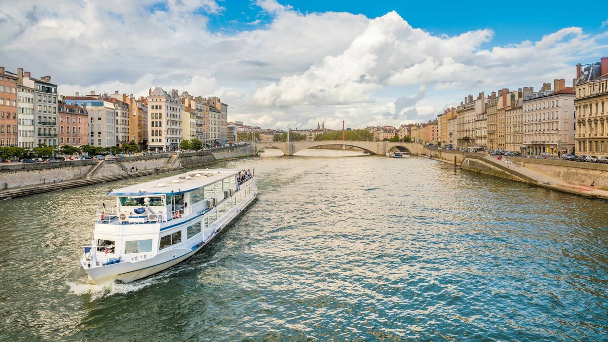 Les Bateaux Lyonnais des croisières magiques pour redécouvrir Lyon au