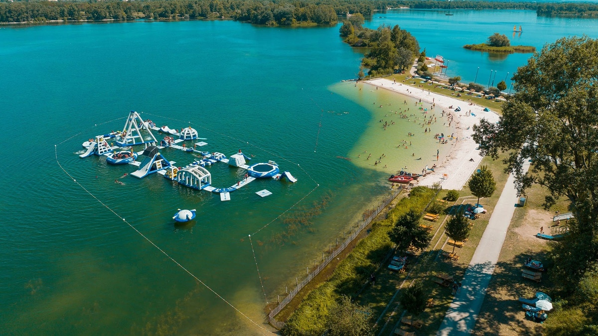 L un des plus grands parcs aquatiques gonflables de France se trouve à