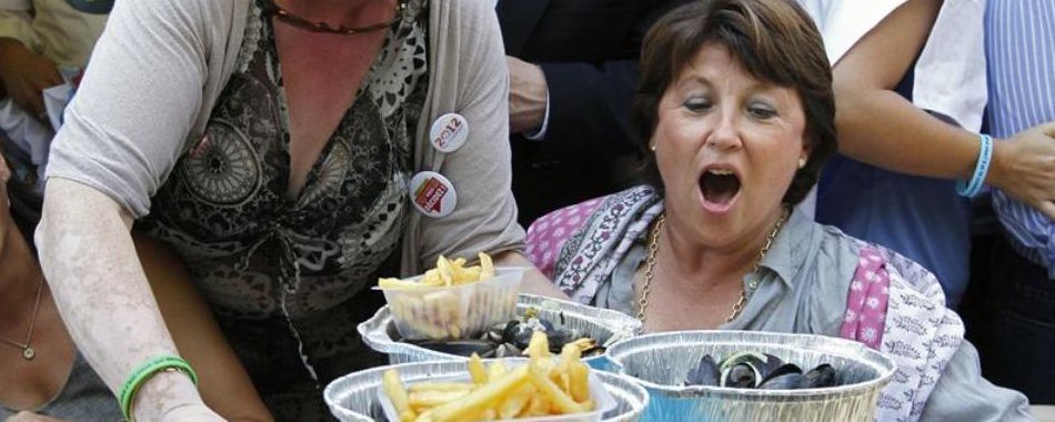 Résultat de recherche d'images pour "tas de moules braderie lille"