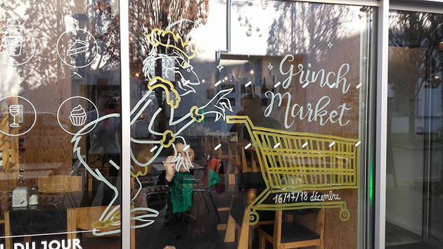 grinch market vitrine