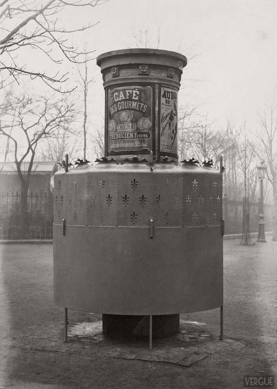 urinoir-paris-1860-charles-marville-photo-vintage