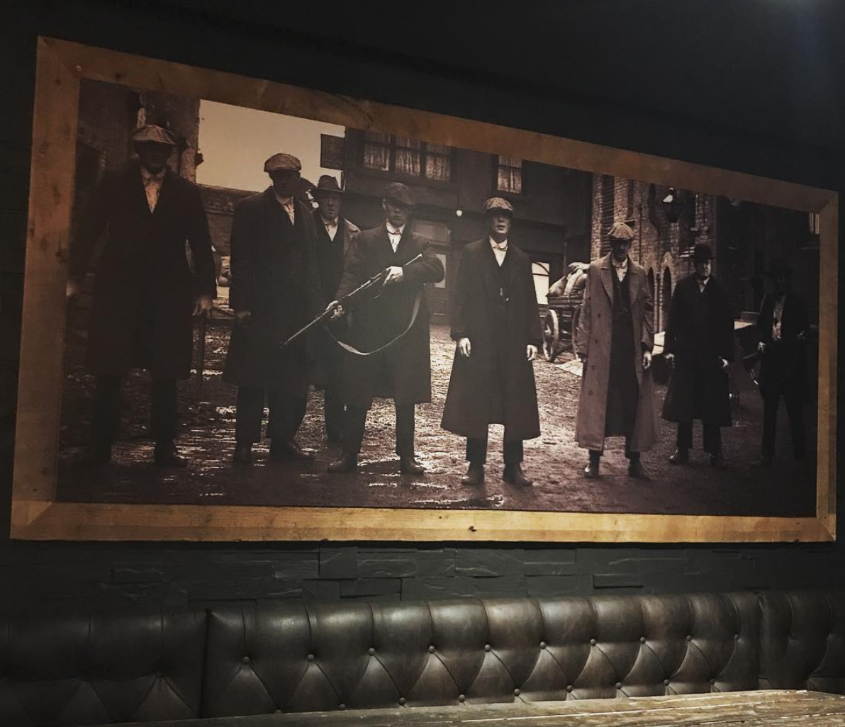 Peaky Blinders Tavern, le bar qui nous plonge dans l’Angleterre des