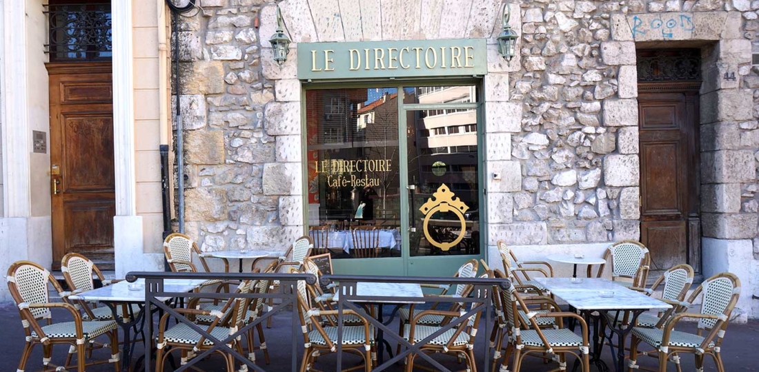 Devanture du bar Le Directoire près de la Place Castellane à Marseille