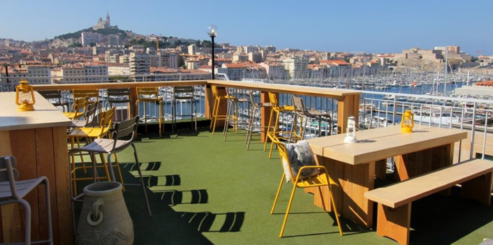 Vue depuis la terrasse rooftop de l'hôtel Hermès à Marseille