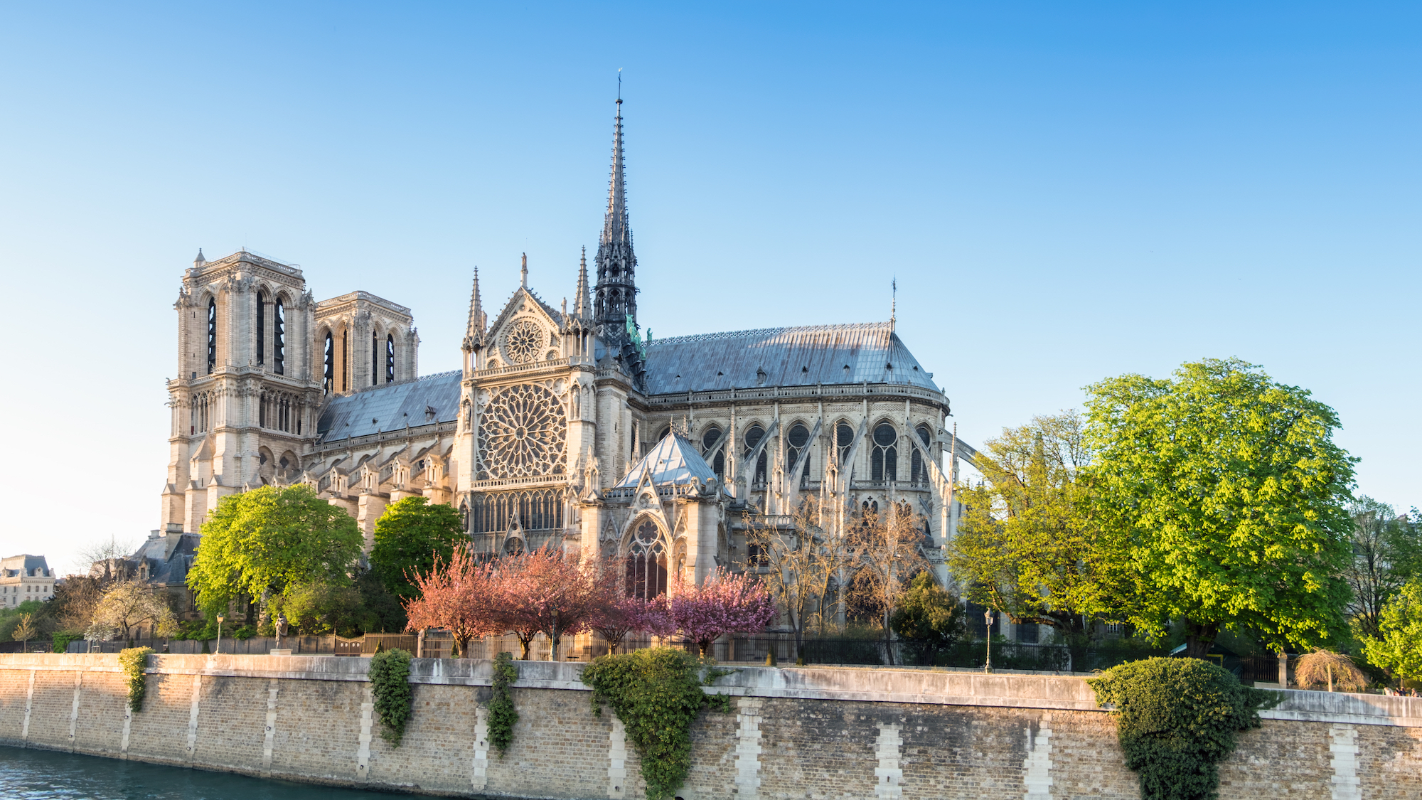 Les dons et les cagnottes se multiplient pour participer à la reconstruction de Notre-Dame de Paris lo7i9q9wvg