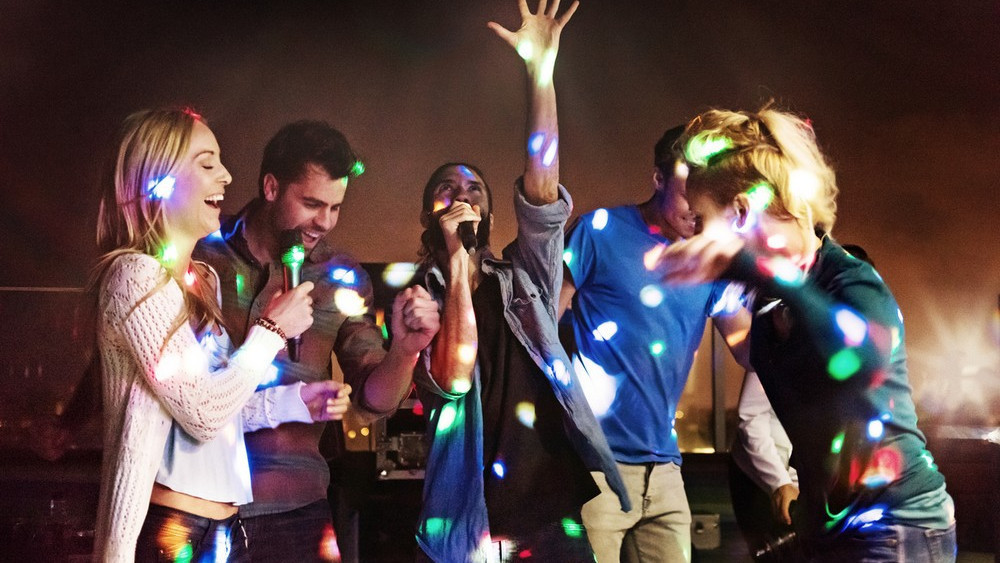 Un bar karaoké box avec salons privatifs et cocktails vient d'ouvrir à