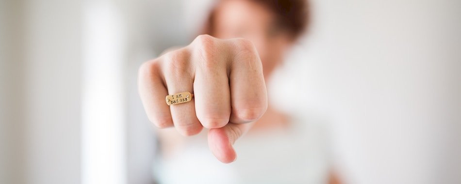 <cite>Yess</cite>, le podcast made in Marseille qui apprend aux femmes à clasher les machos 1unoj8y72x