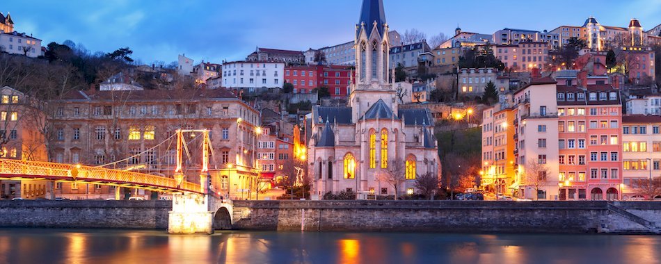 Un Sherlock Holmes géant dans les rues de Lyon pour retrouver un mystérieux tueur 2h096ur6kw