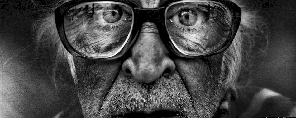 Un SDF distribue son CV dans le métro et fait le buzz 4eds4wrjqt