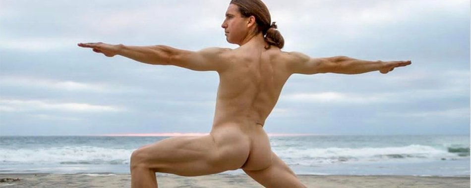 Ces hommes font du yoga nu et affolent Instagram 4eve4eswjs