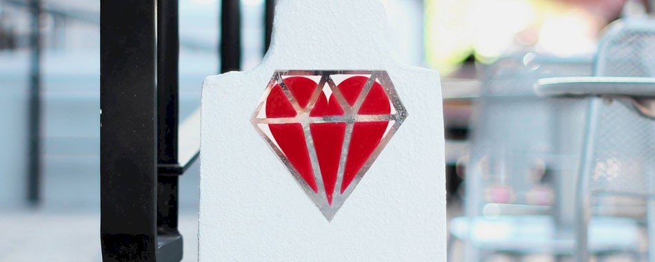 Le Diamantaire offre un bijou à la rue 75nboo1uj3