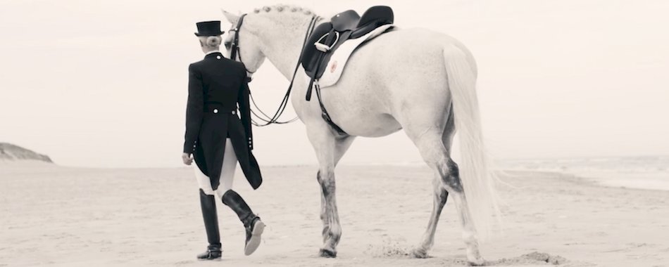 Hermès s\'invite au Touquet-Paris Plage pour son spot publicitaire 7w4jvhuqe5