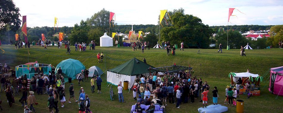 Garden party et projection d\'OSS 117 en plein air à Paris 89zl53ptb8