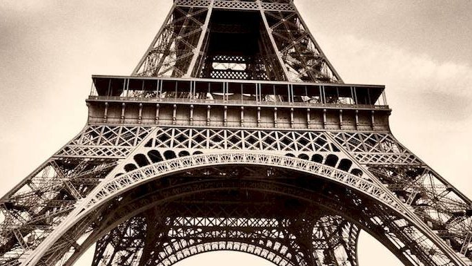 Combien D'escalier à La Tour Eiffel Un morceau d’escalier de la tour Eiffel sera vendu aux enchères