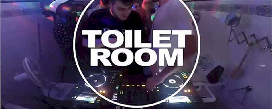 La Toilet Room azapi6g8i8