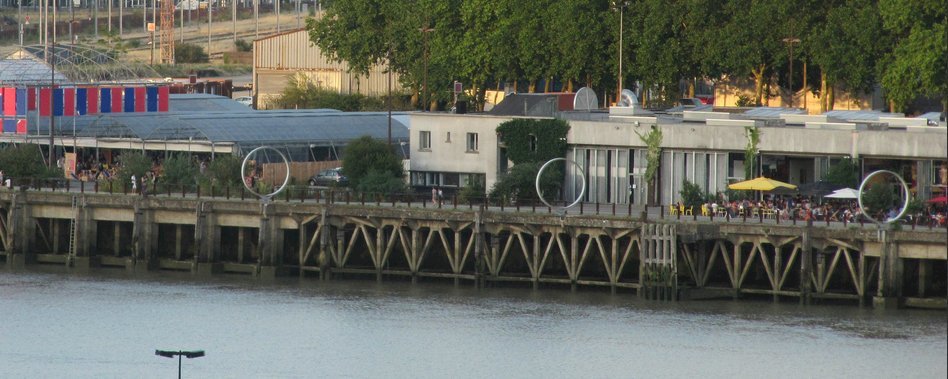 La sécurité renforcée au Hangar à Bananes gbkl3tlrga