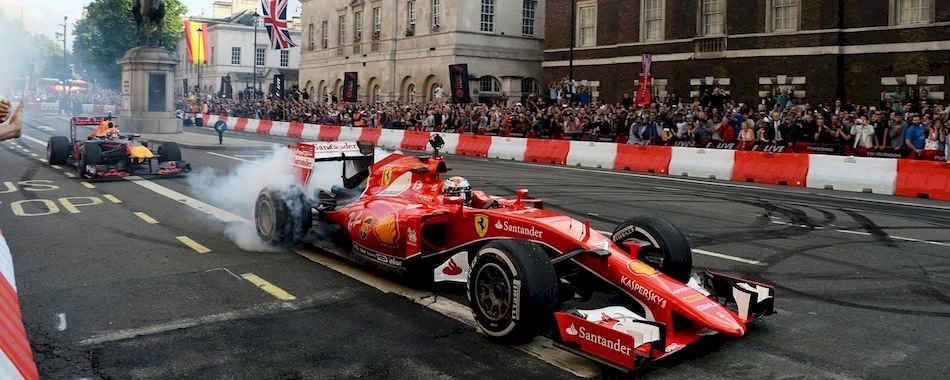 Un énorme show de Formule 1 en plein centre de Marseille gjx43f8pfp