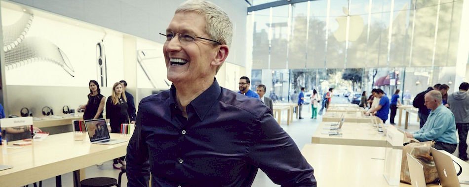 Tim Cook, le pdg d\'Apple, en visite surprise à l\'Apple store de Marseille ! gtemmix64q