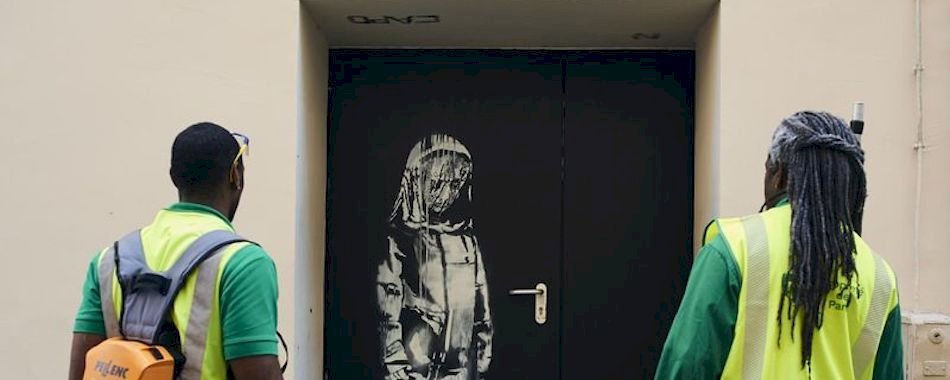 Les nouvelles œuvres de Banksy rendent fous les Parisiens istl8k1gi7