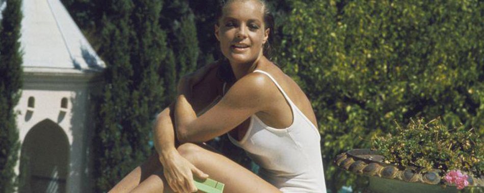 Les femmes vont pouvoir faire tomber le haut à la piscine kwnvku1d22