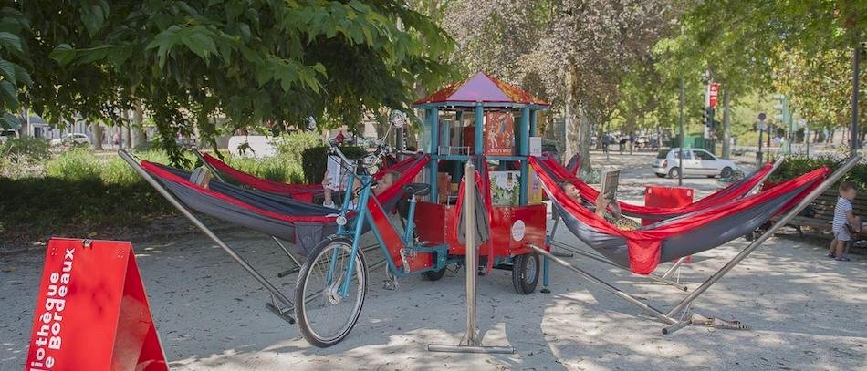 Bibliambule : la bibliothèque éphémère et mobile qui circule dans Bordeaux mvilu8mqnv