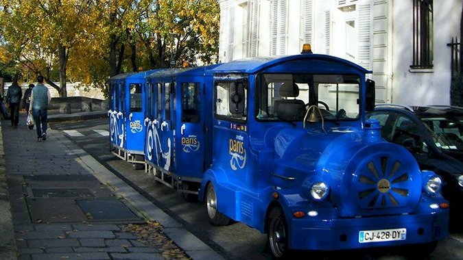 Le Petit Train Bleu Le petit train bleu qui te fait découvrir un autre Paris