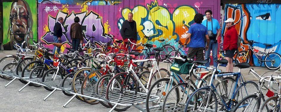Une bourse aux vélos place Sathonay s1awo4ex7s