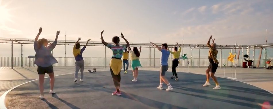 Un cours de Zumba sur le plus haut rooftop de Paris sh6r7o19ff