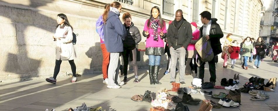 La place de la République recouverte de chaussures t6kc524sd6