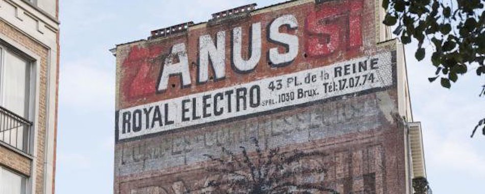 Après le phallus géant, le graffeur masqué de Bruxelles récidive avec un anus tr1ctcgef8