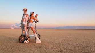 Stella Bossi, l'instagrameuse qui parodie les techno pouffes
