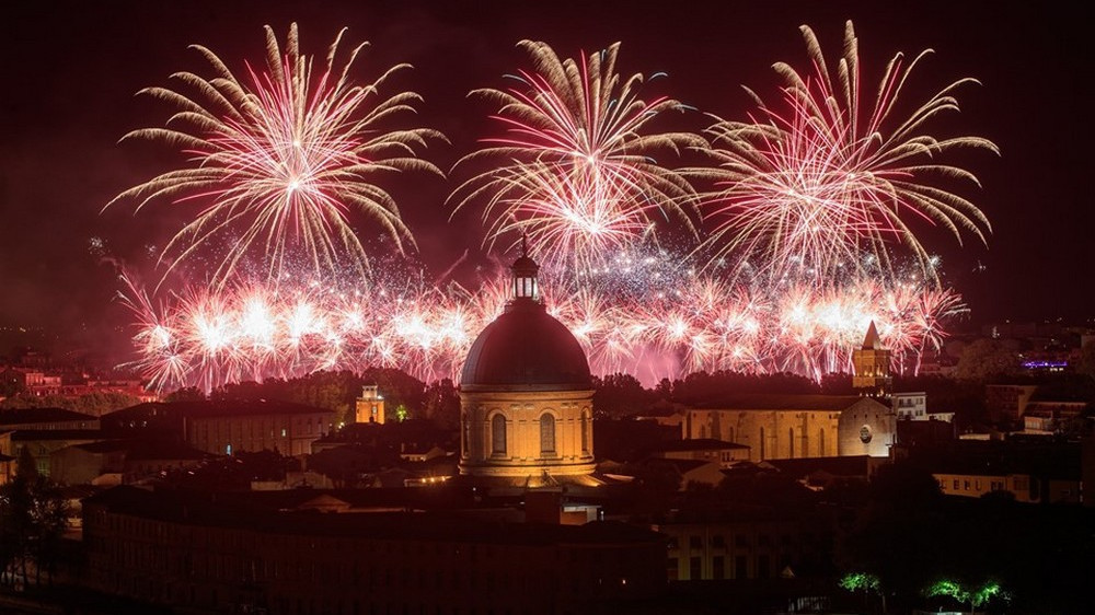 Les plus belles photos du feu d'artifice du 14 juillet à Toulouse Le Bonbon Les plus belles photos du feu d'artifice du 14 juillet à Toulouse Le Bonbon