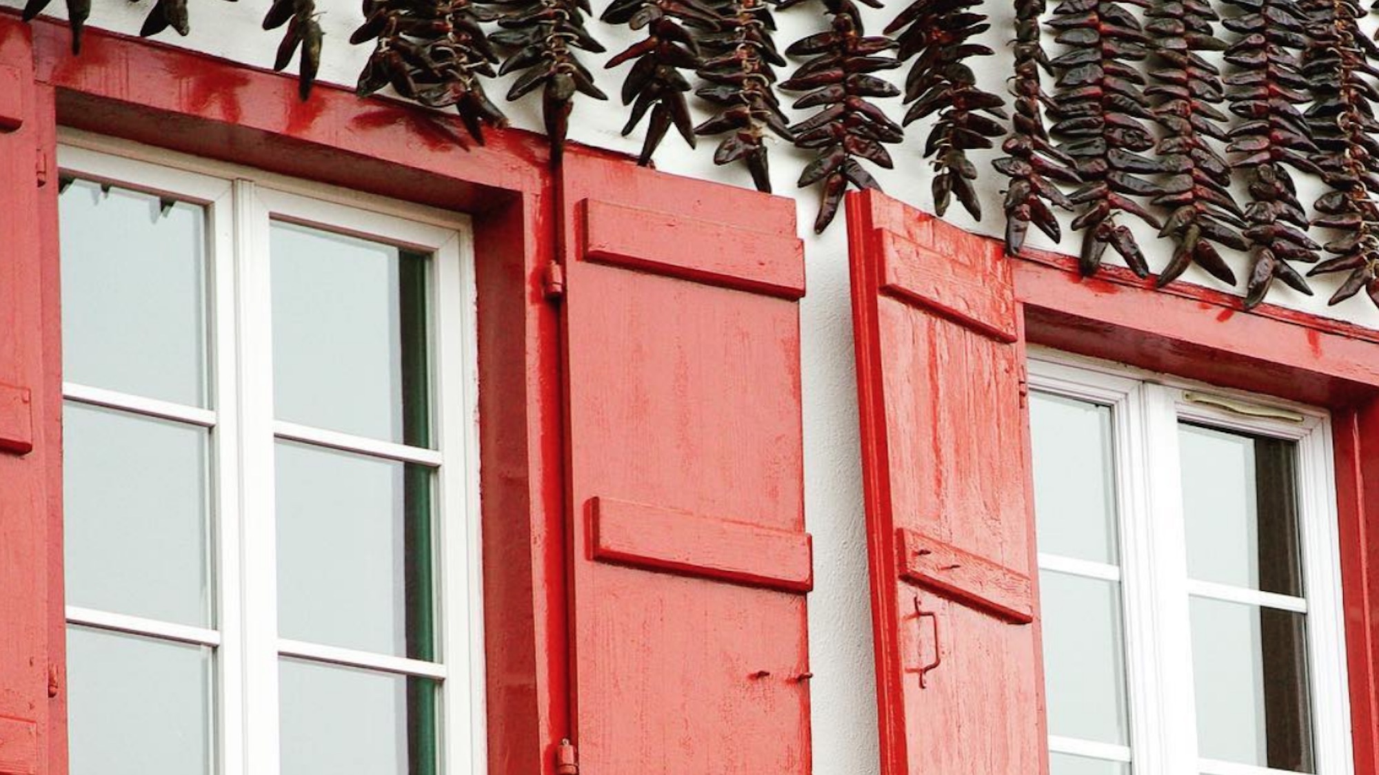 Le Tout-Paris se met à la mode basque pendant 3 jours s6c0qxw6a3