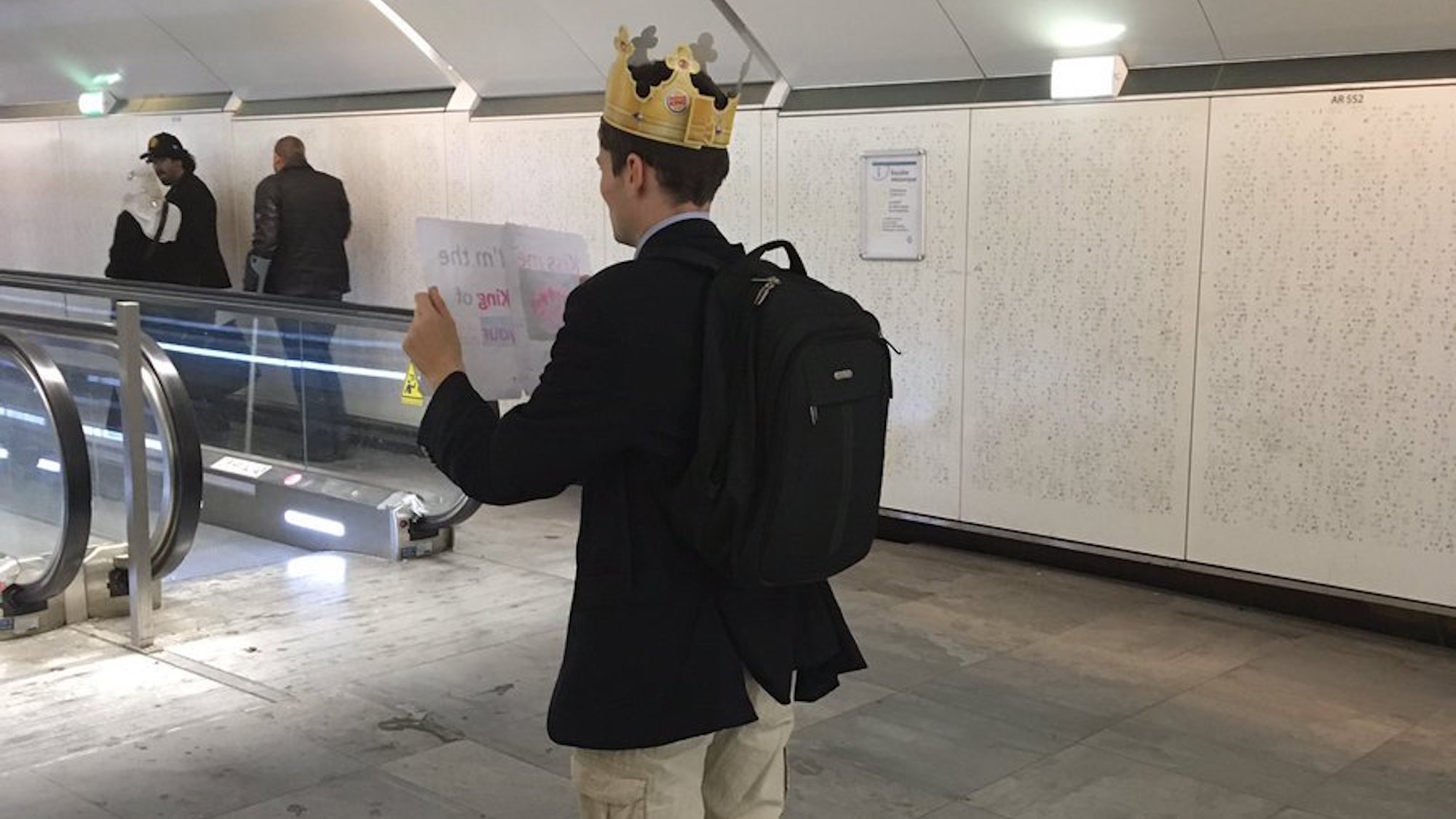 Le harceleur à la couronne est de retour dans le métro parisien