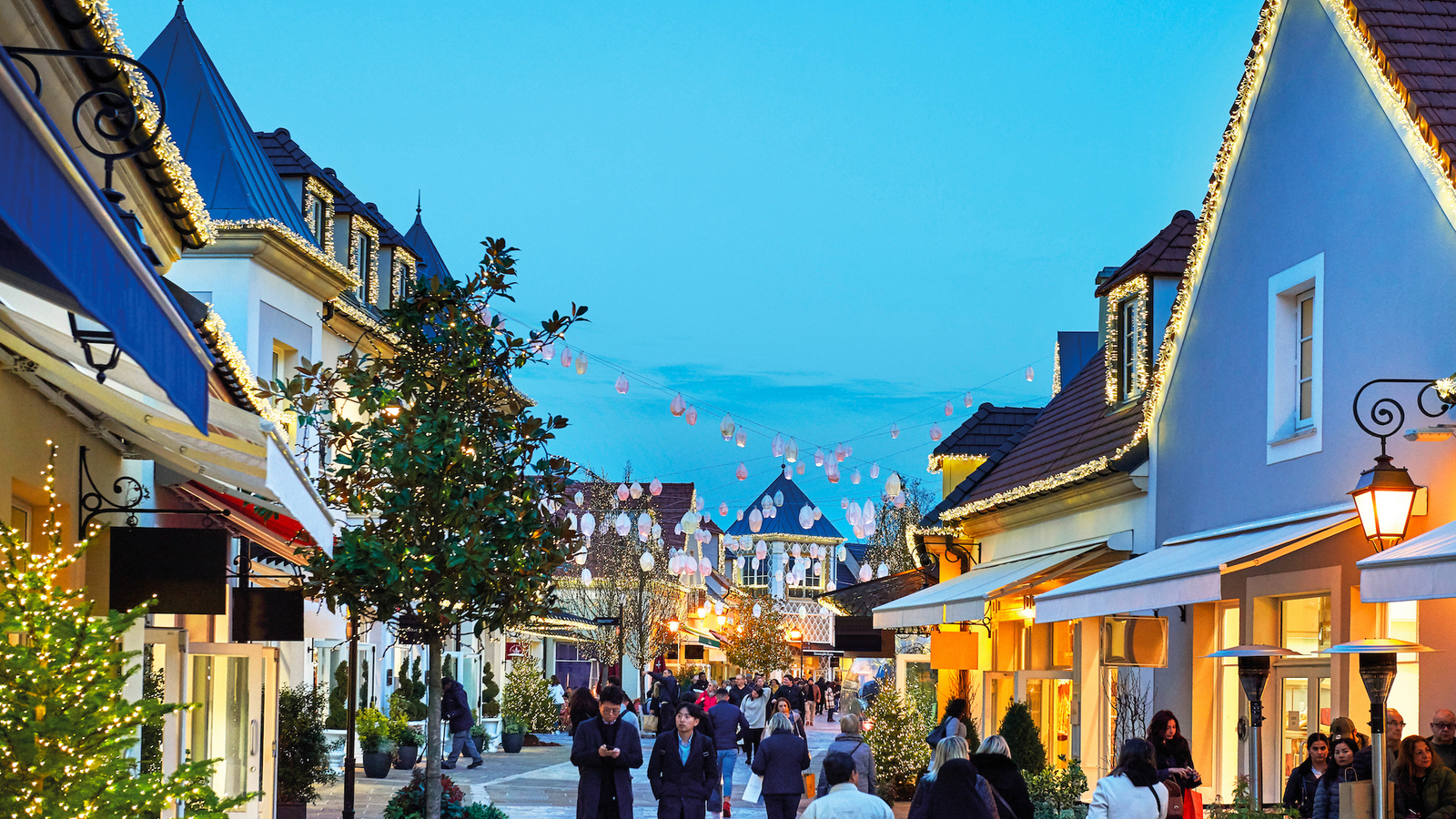 La Vallée Village s'illumine de mille feux pour Noël | News | Paris