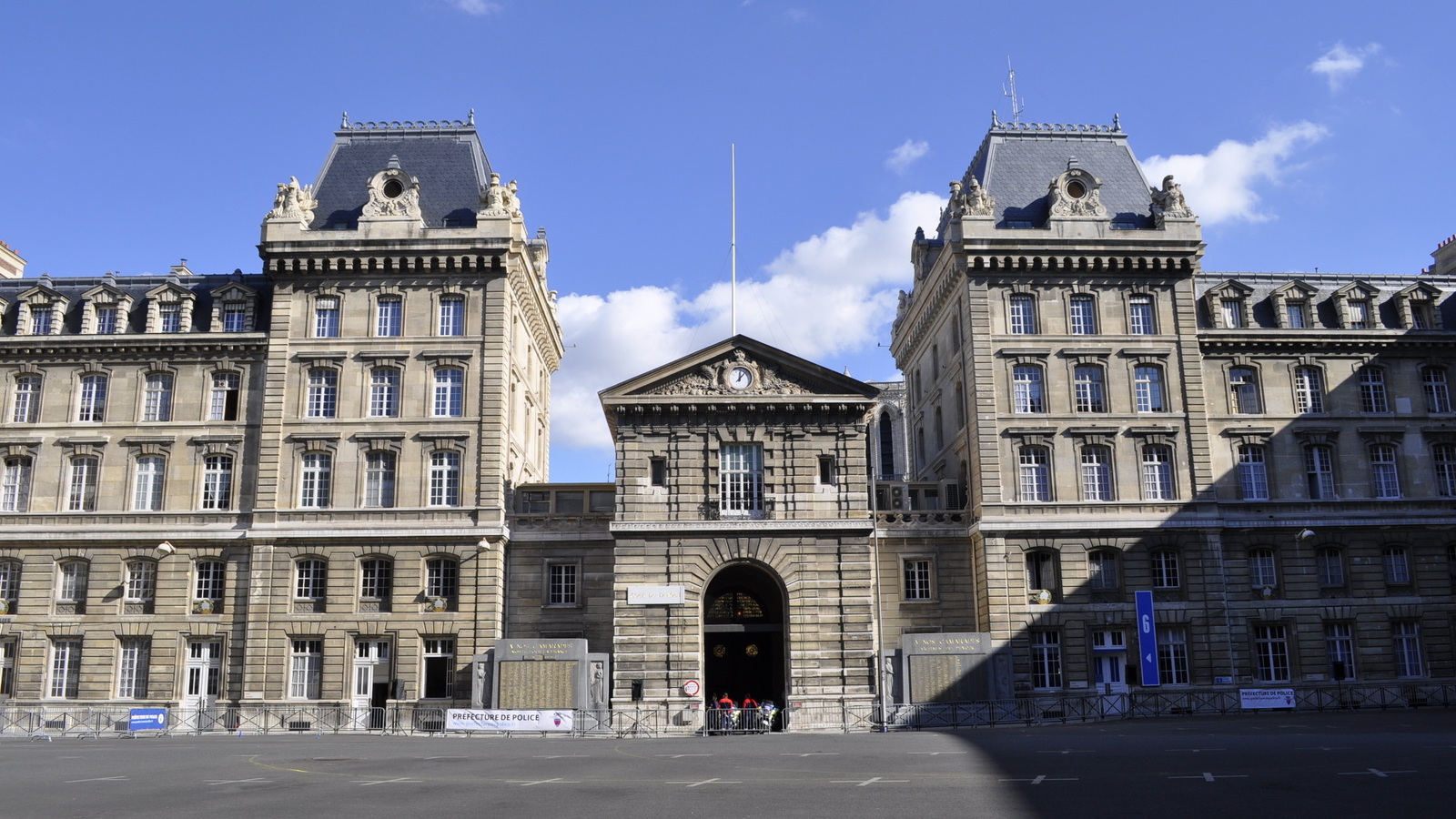 comment envoyer un mail a la prefecture de paris