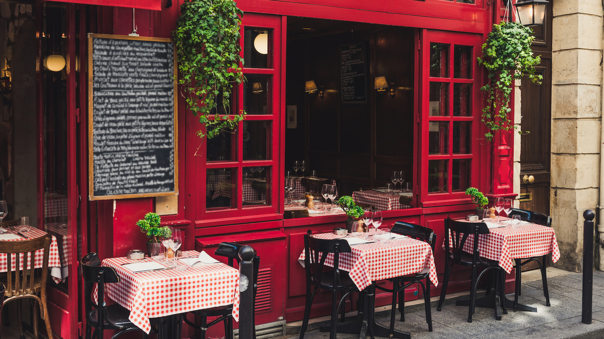 Блещут рестораны и бары. Балкан ресторан болгария святой влас. Красивый бар. Музыкальное кафе. Hotel plaza athenee ресторан.