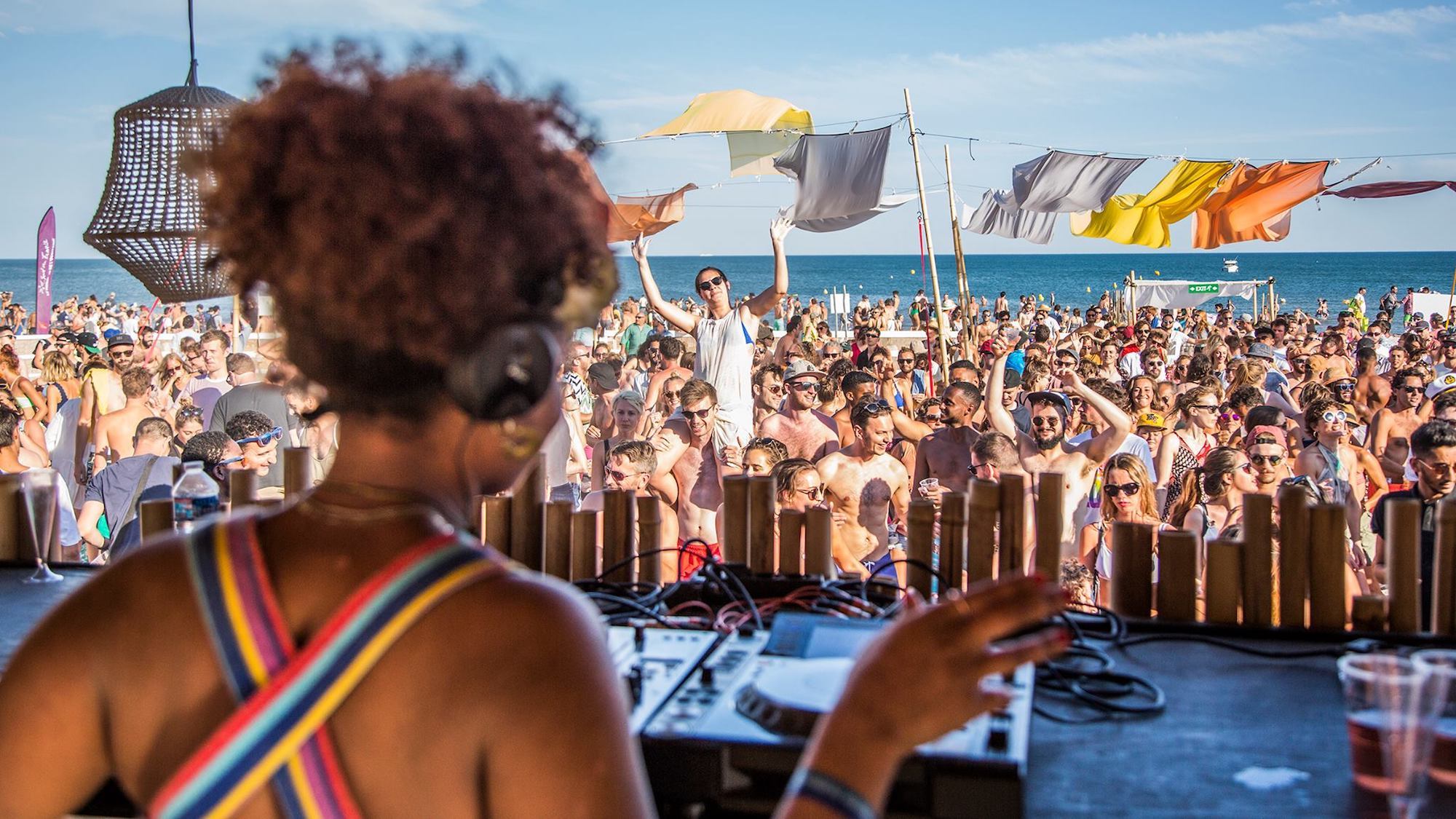 Les "petits festivals" pourront avoir lieu dès le 11 mai, annonce le ministre de la Culture festival-petit-franck-riester-confinement-culture