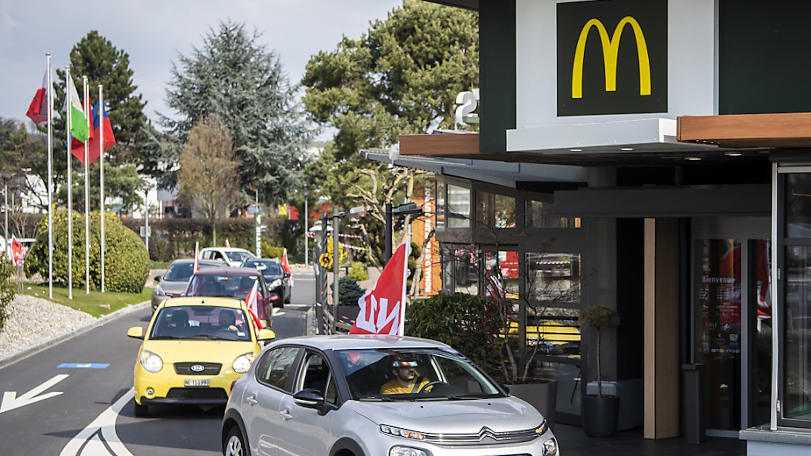 La réouverture d’un McDo provoque 3h de bouchons… et Twitter se déchaine mcdo