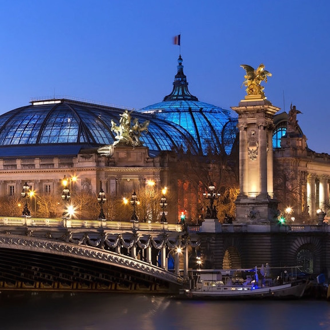 paris-grand-palais-place-jeunes-luxembourg-muse-e-