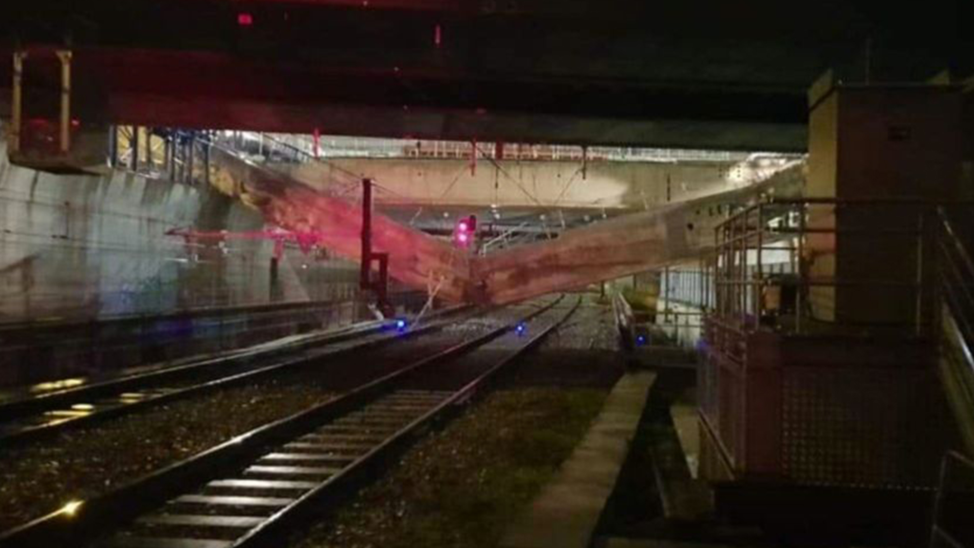 Effondrement d’une poutre en béton sur le RER C poutrerer