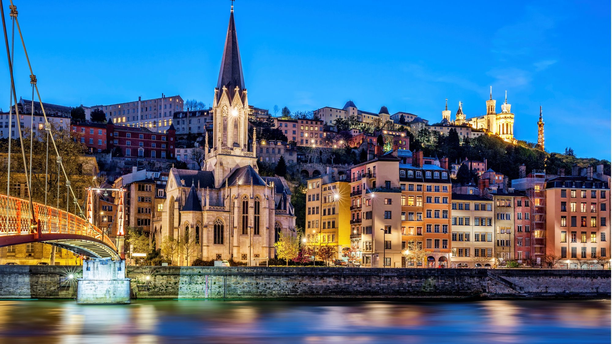 Que faire à Lyon ce week-end (3-5 janvier) ? nighttime-cityscape-of-lyon-france-from-the-saone-