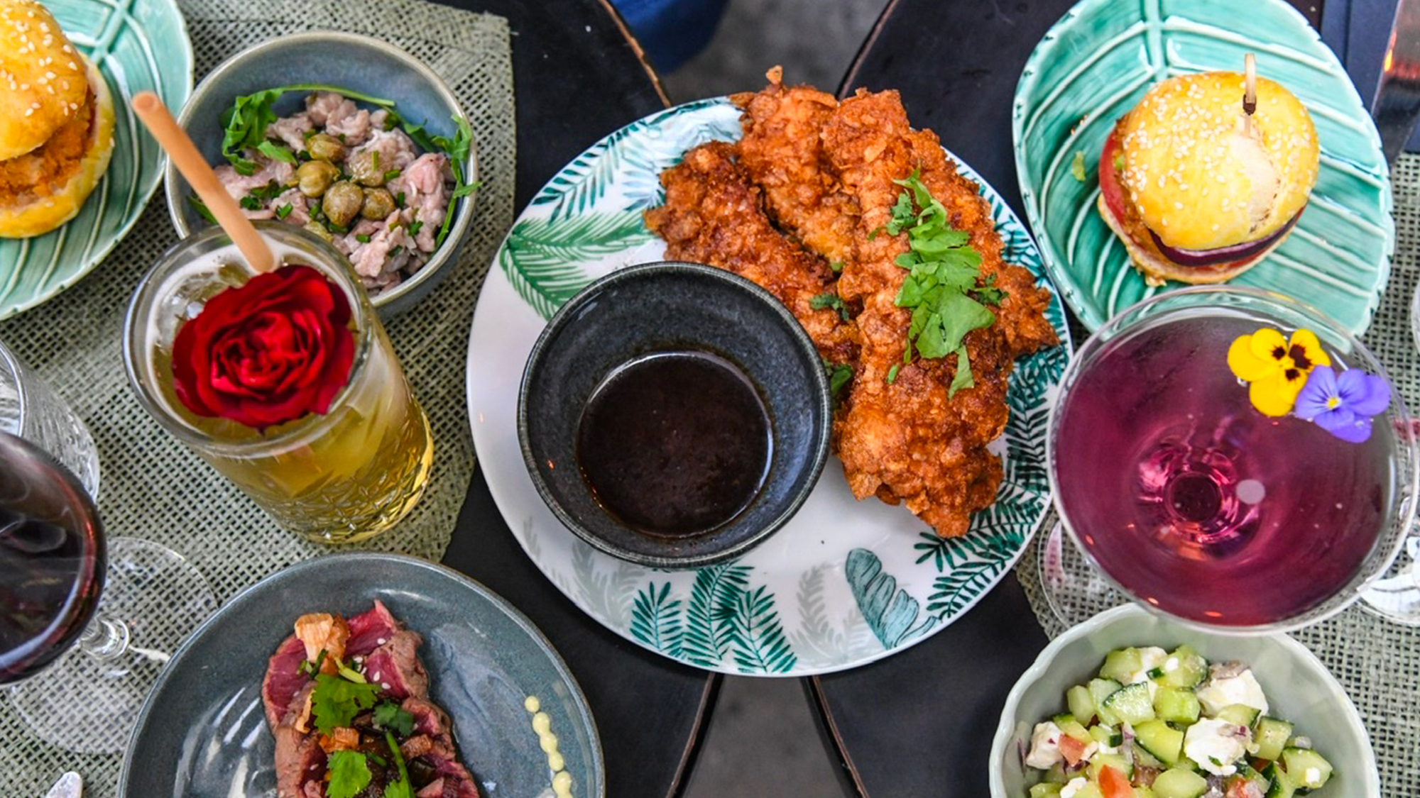 À Pigalle, un nouveau bar à cocktails spécialisé dans le maté va te faire voyager canopee2