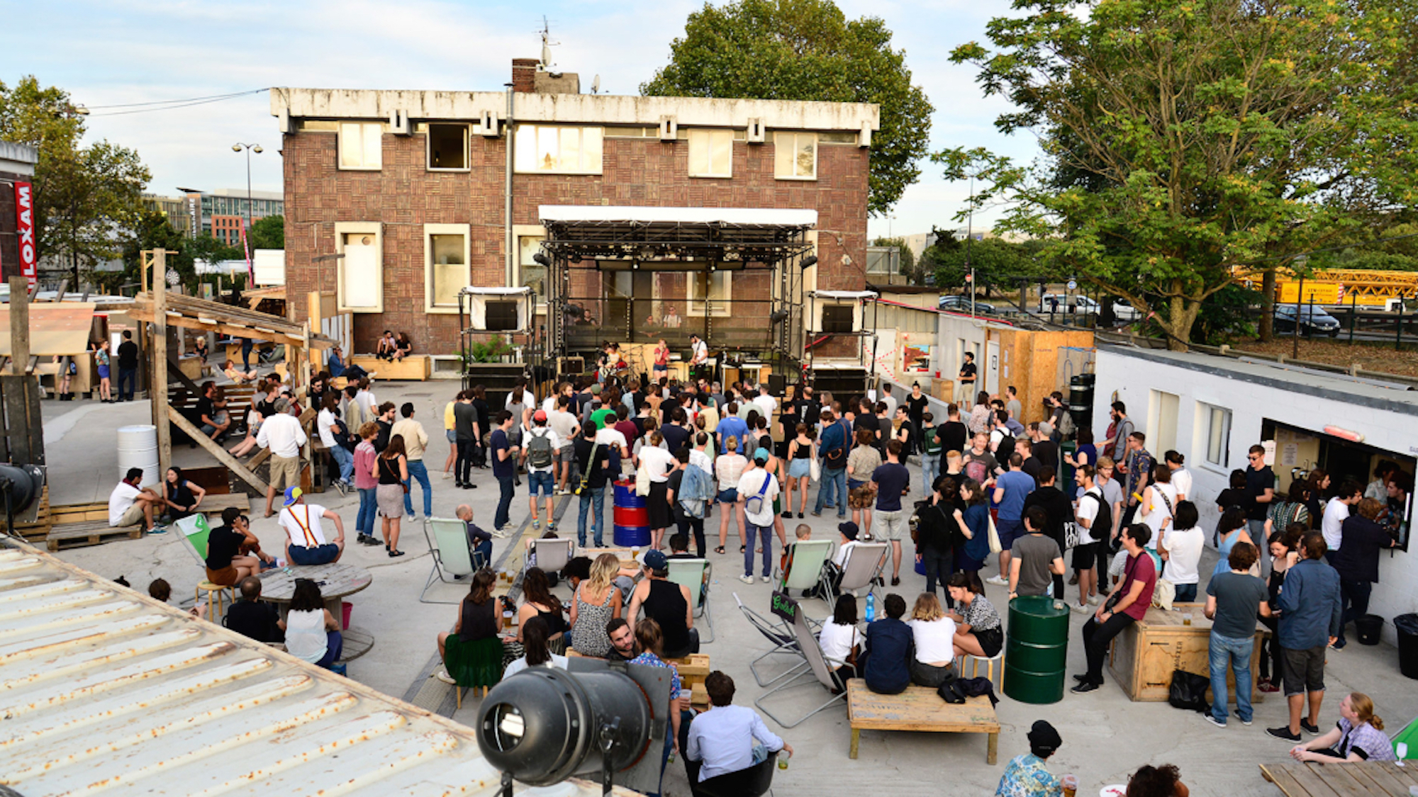 station-garemines-paris-club-pe-niche-flottant