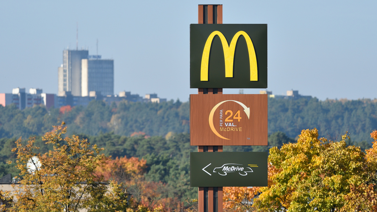 Le seul McDonald's de Nice qui a rouvert ses portes en version drive ...