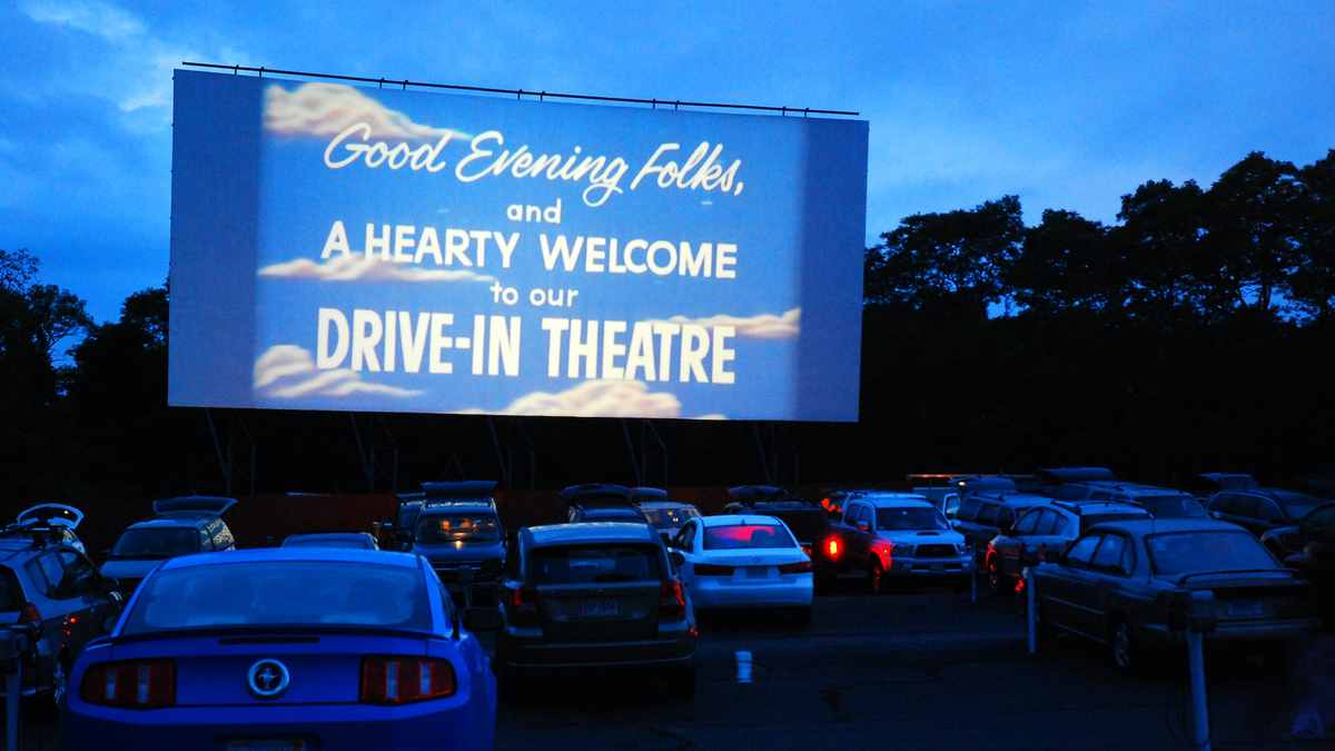 Drive In : le cinéma en plein-air en voiture pourrait s'installer à