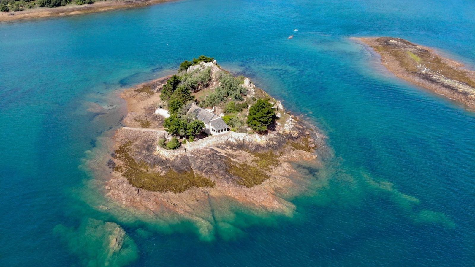 Cette île bretonne privée et paradisiaque est à vendre | News | Lille