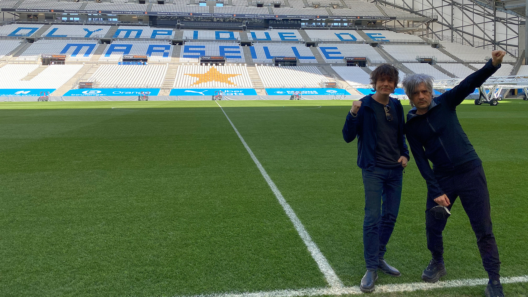 Marseille : visite surprise de groupe Indochine au Velodrome ! indochine